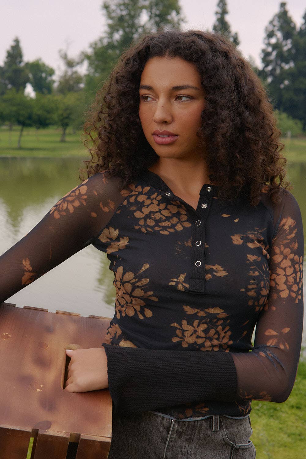 Floral-Print Mesh Raglan-Sleeve Split-Cuff Henley Top