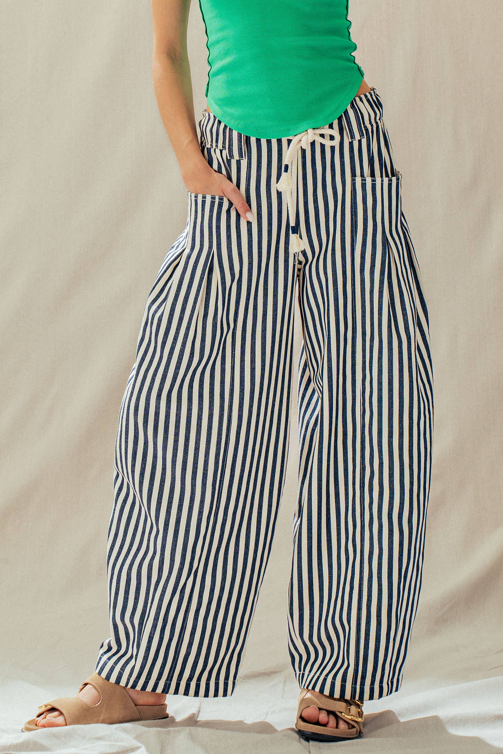 Urban Daizy - Rope Drawstring Balloon Pants Pleated Front