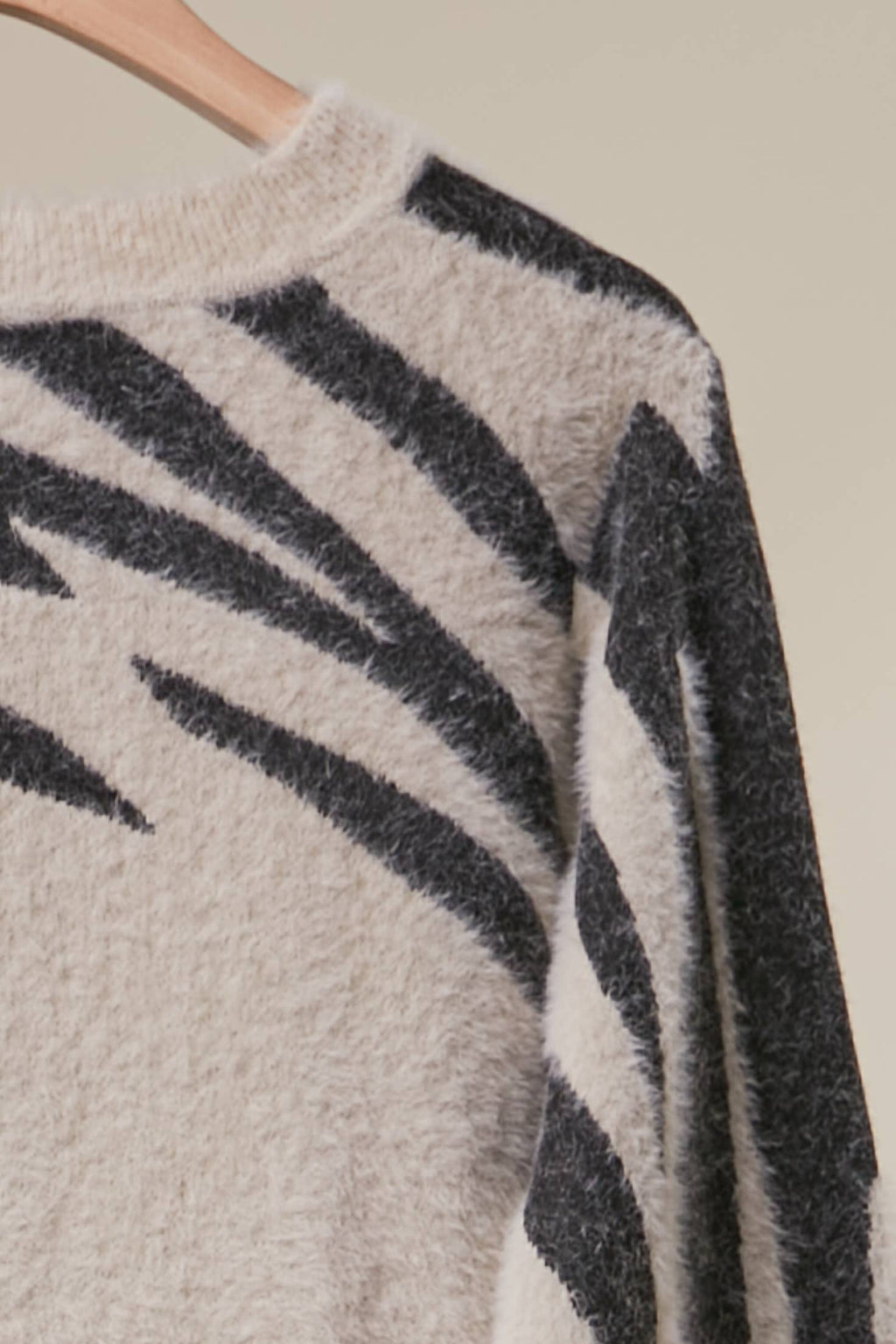 Mello. - Abstract Brushstroke Knit Sweater