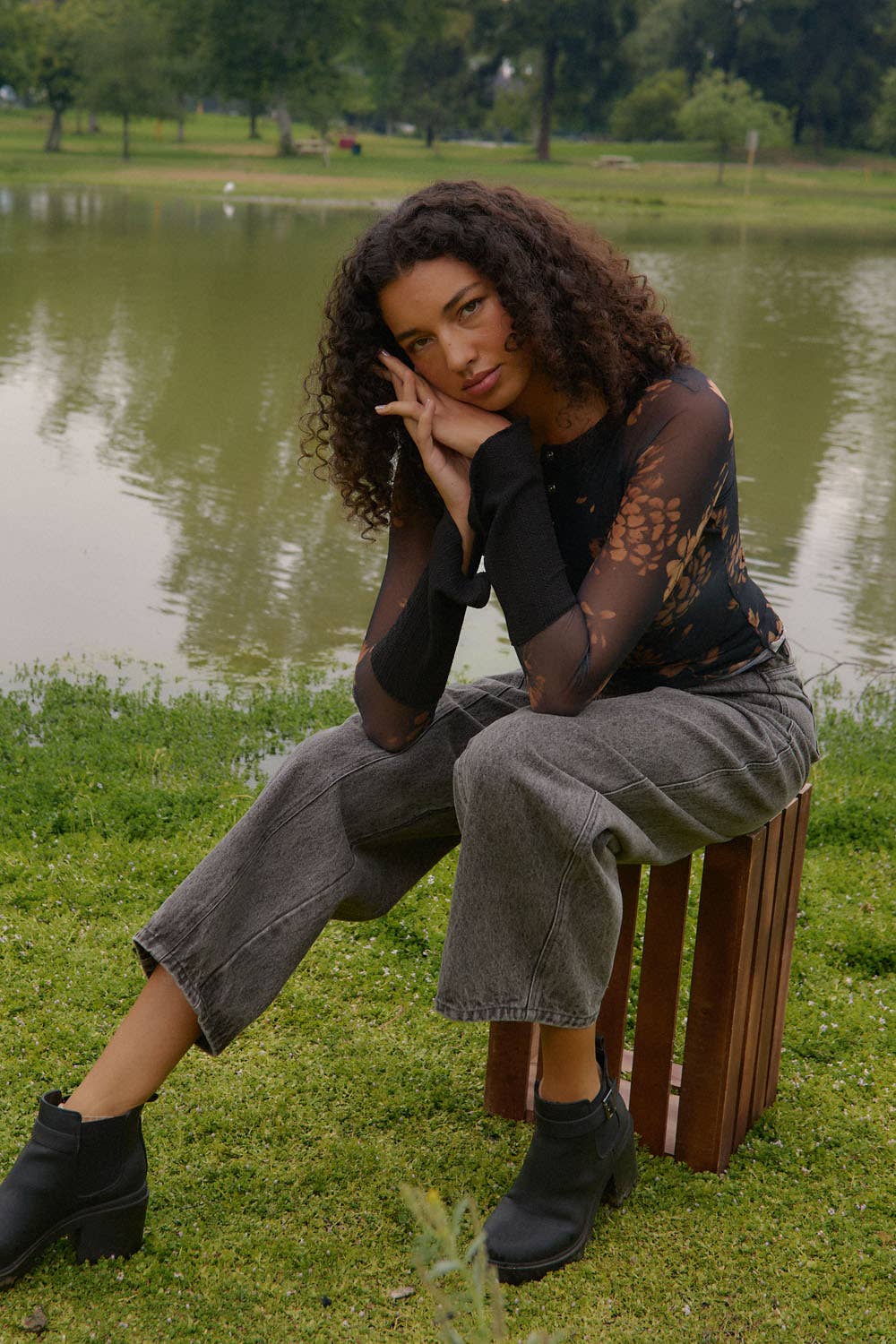 Floral-Print Mesh Raglan-Sleeve Split-Cuff Henley Top