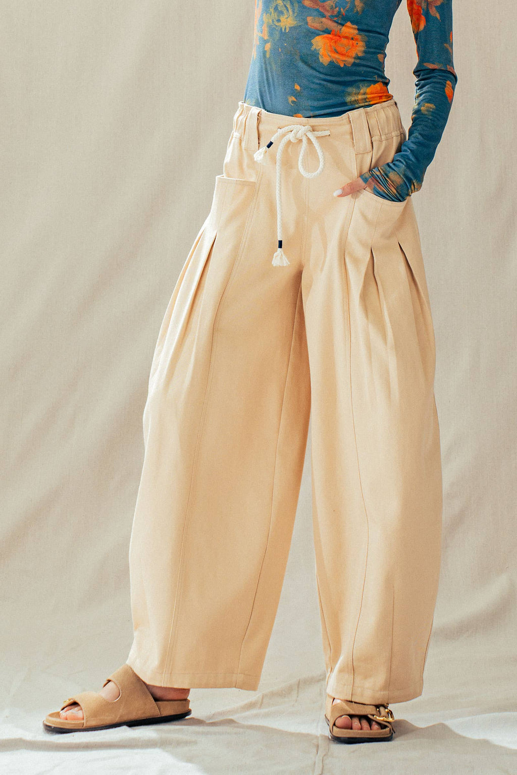 Urban Daizy - Rope Drawstring Balloon Pants Pleated Front